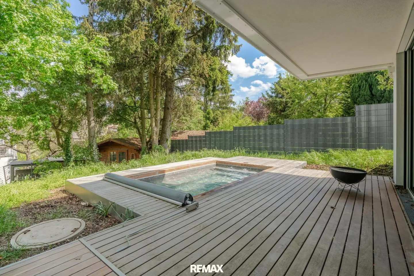 Tranquility, Green and Luxury: 4-room maisonette with 172 m² garden and pool
