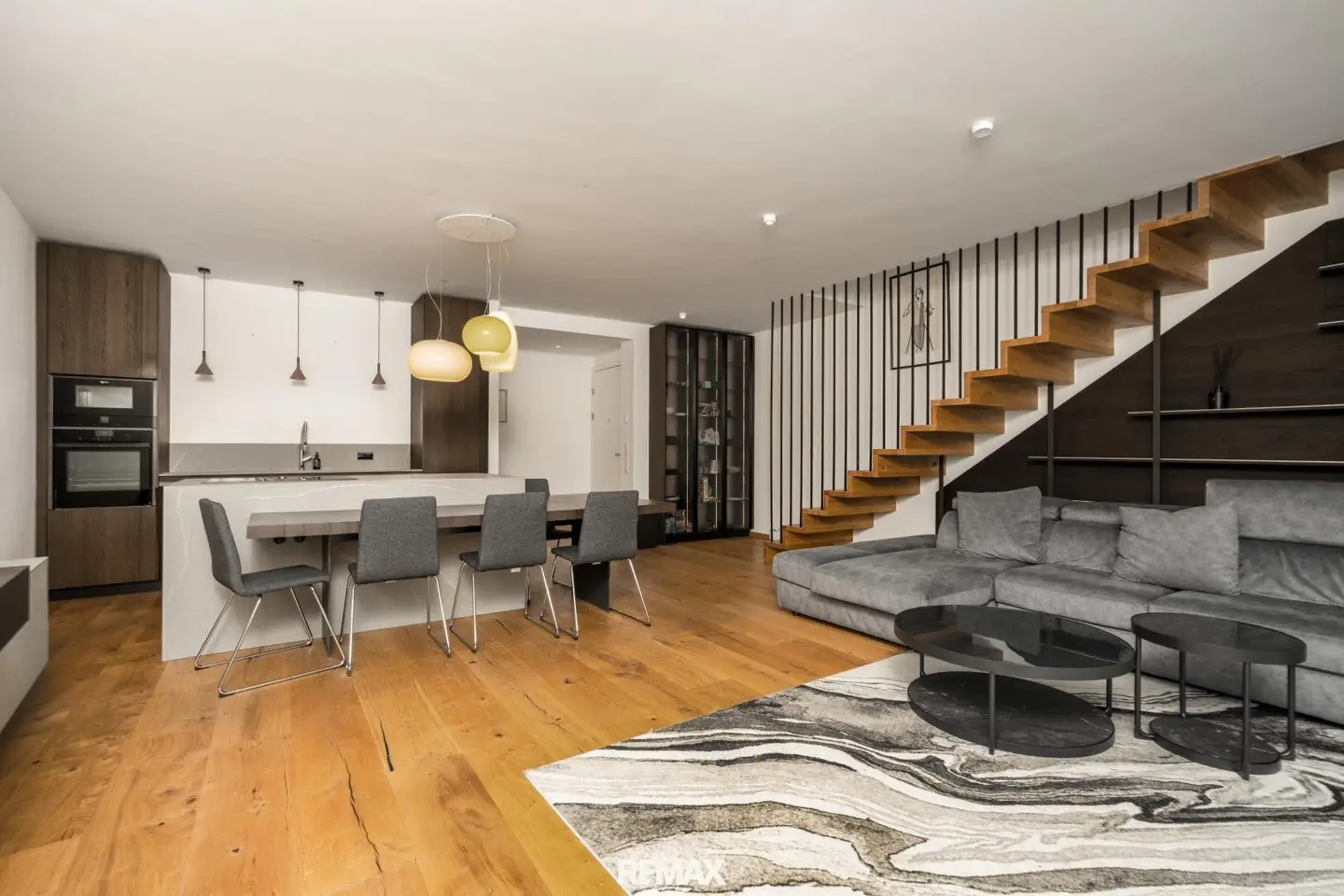 Tranquility, Green and Luxury: 4-room maisonette with 172 m² garden and pool