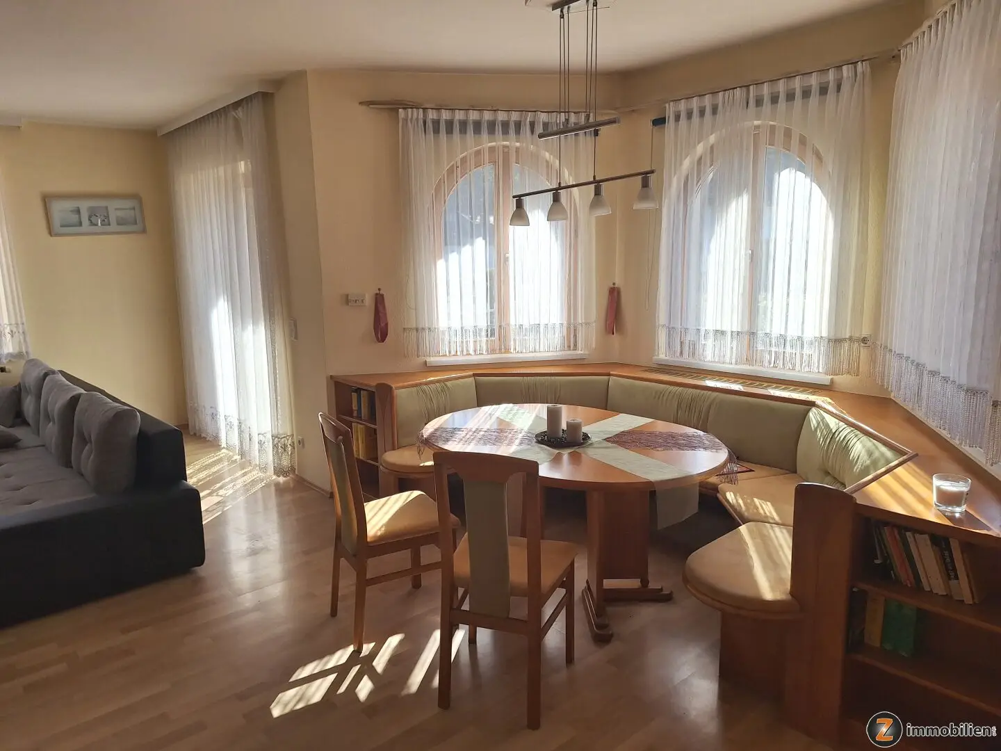 Großzügiges Wohnhaus in erhöhter Lage