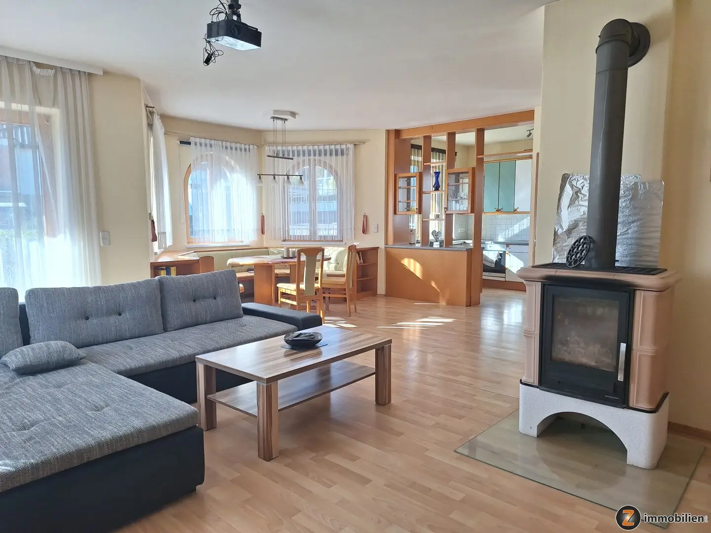 Großzügiges Wohnhaus in erhöhter Lage