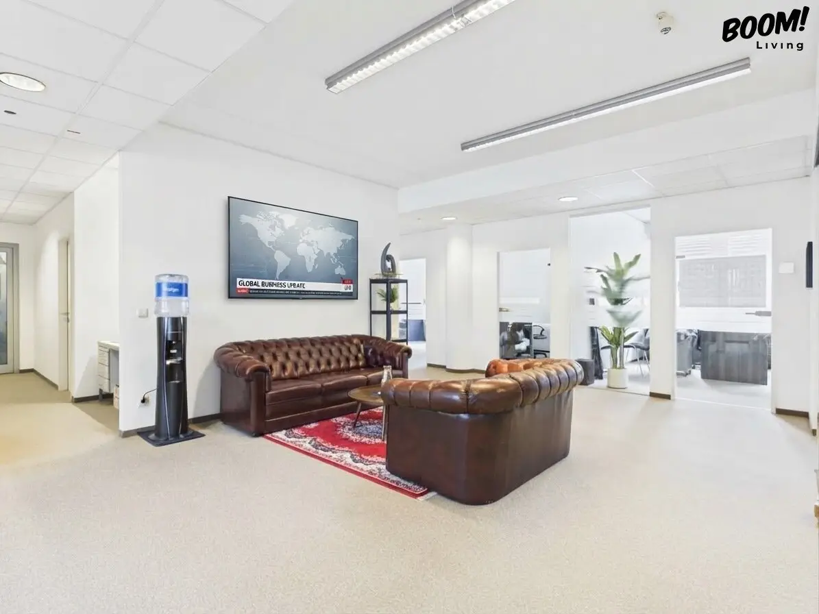 Top Büro/Praxis in 1110 Wien, 1. Etage, neuwertig mit Garage und Dusche!