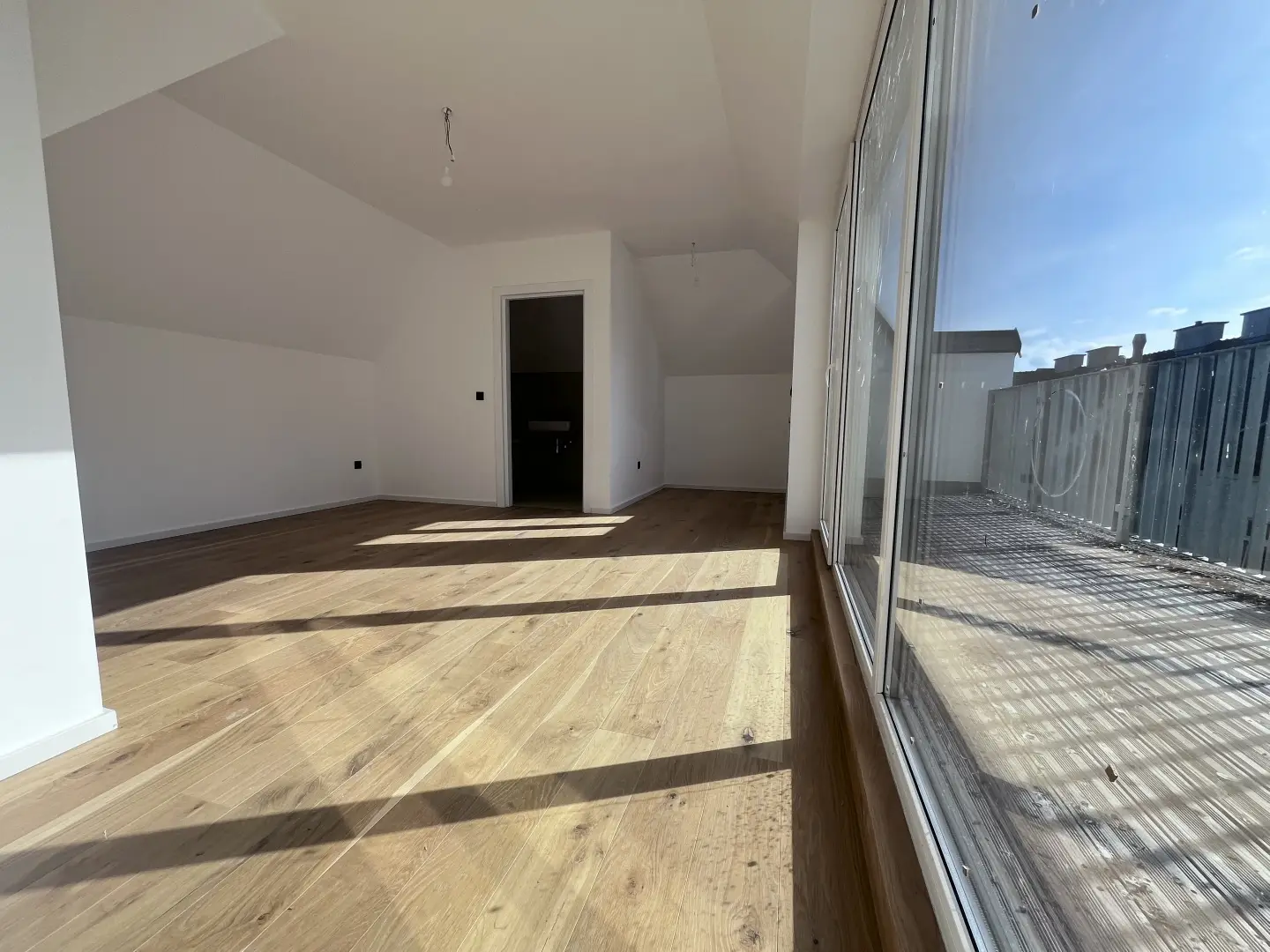 Bright Dachgeschosswohnung with three terraces and distant view