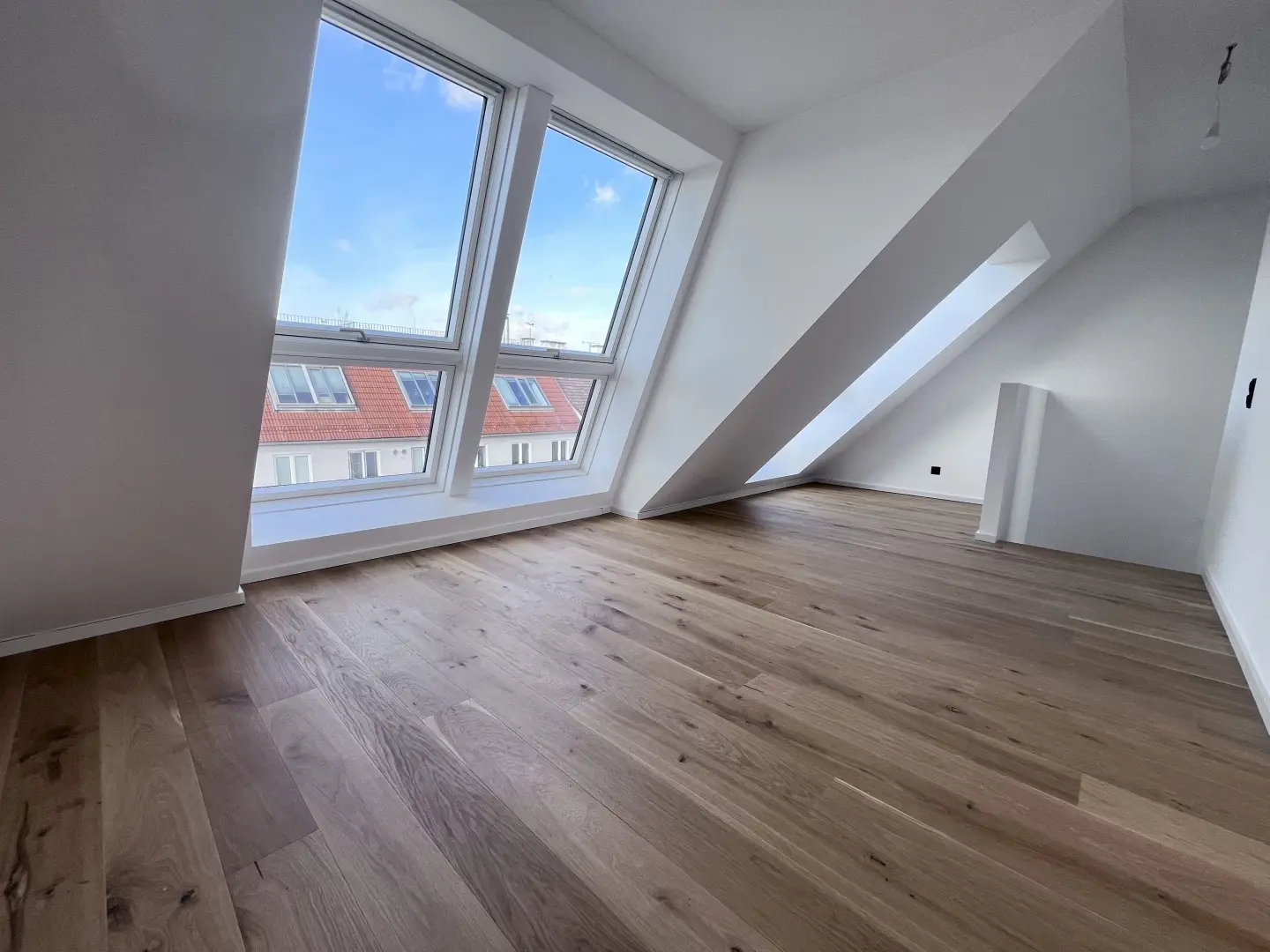 Bright Dachgeschosswohnung with three terraces and distant view