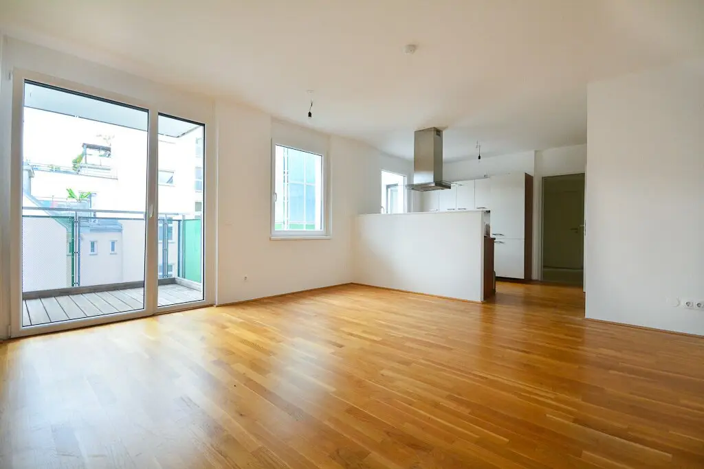 2-room Apartment with Balcony in Quiet Courtyard Location / absolute proximity to U3