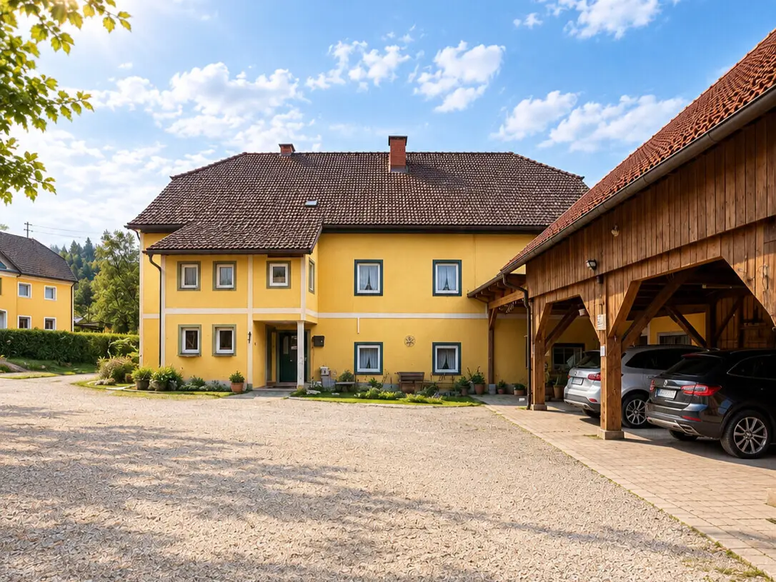 Apartment in historic farmhouse with commercial space