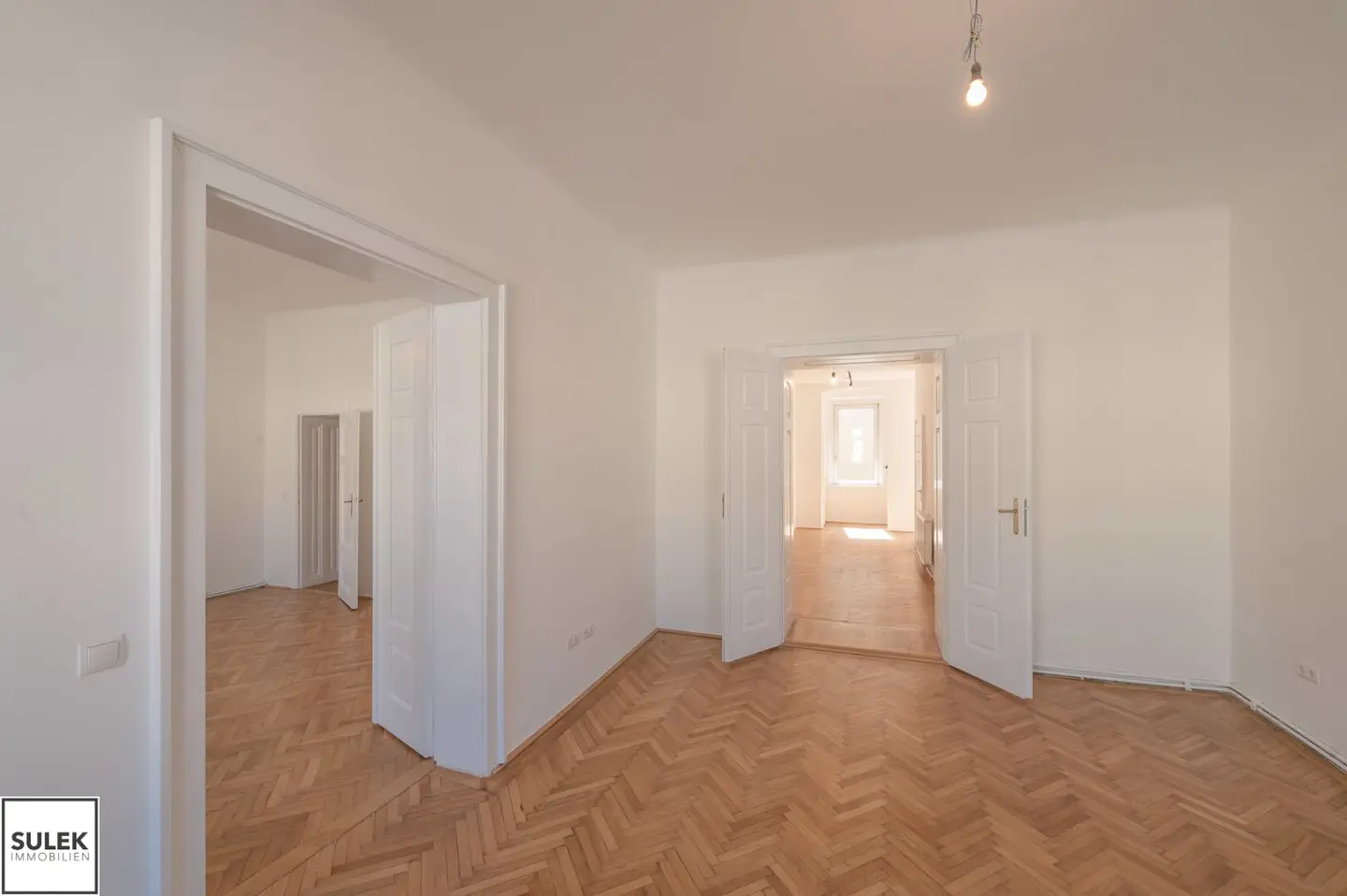WG geeignet! Großzügige 2,5-Zimmer Wohnung (105m²) unbefristet; Untere Viaduktgasse ~ ab 01.12 beziehbar!