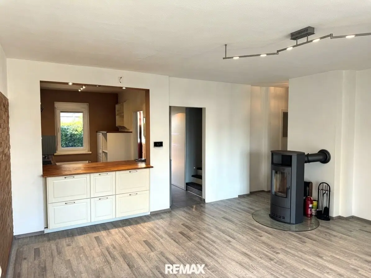 "Renovierte Doppelhaushälfte mit Keller &amp; Garage!"