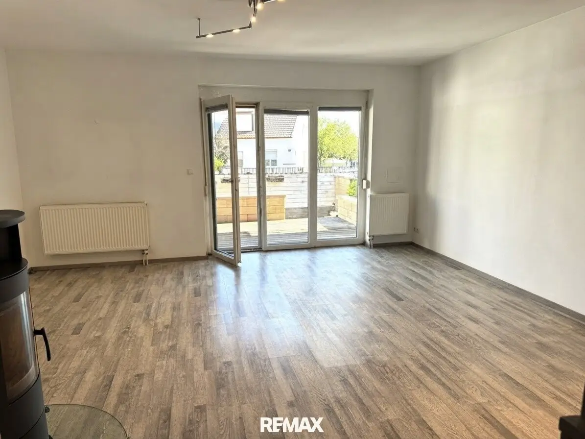 "Renovierte Doppelhaushälfte mit Keller &amp; Garage!"
