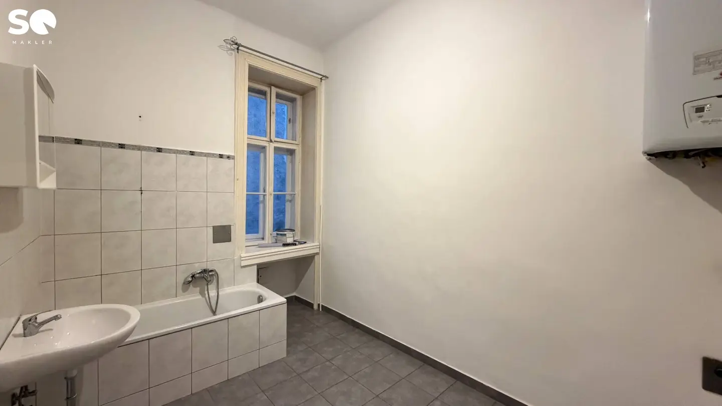 #SQ - BEAUTIFUL 3-ROOM APARTMENT WITH SMALL BALCONY NEAR AUMANNPLATZ