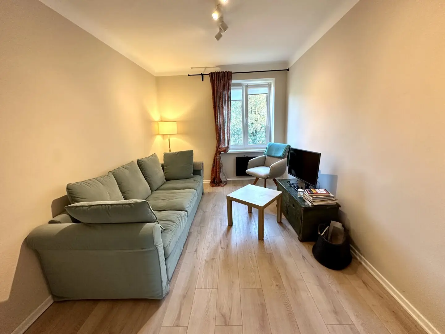 Beautiful 3-room apartment with separate kitchen in quiet green location