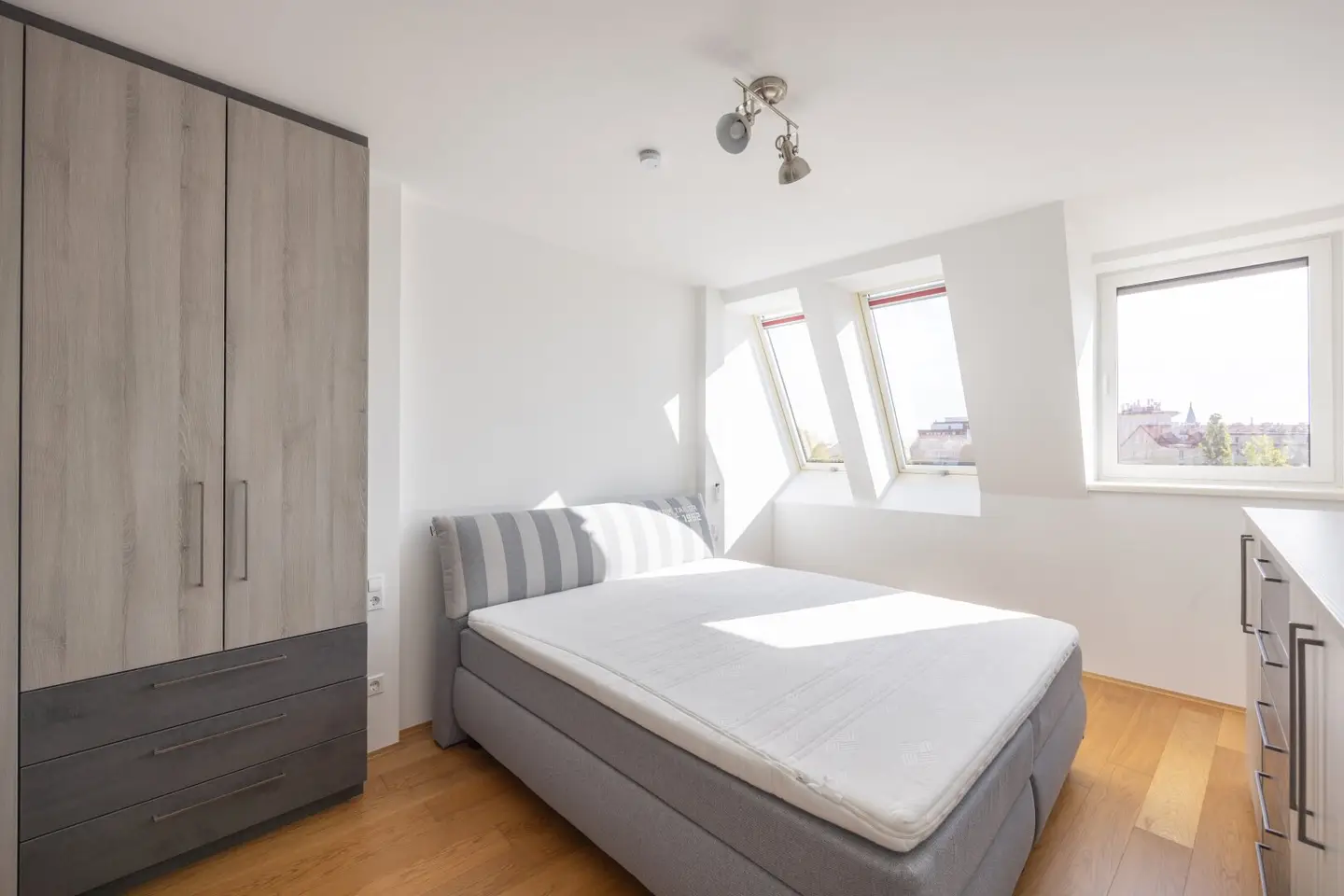 Modern 2-room apartment with nice view, underfloor heating, air source heat pump, air conditioning, elevator