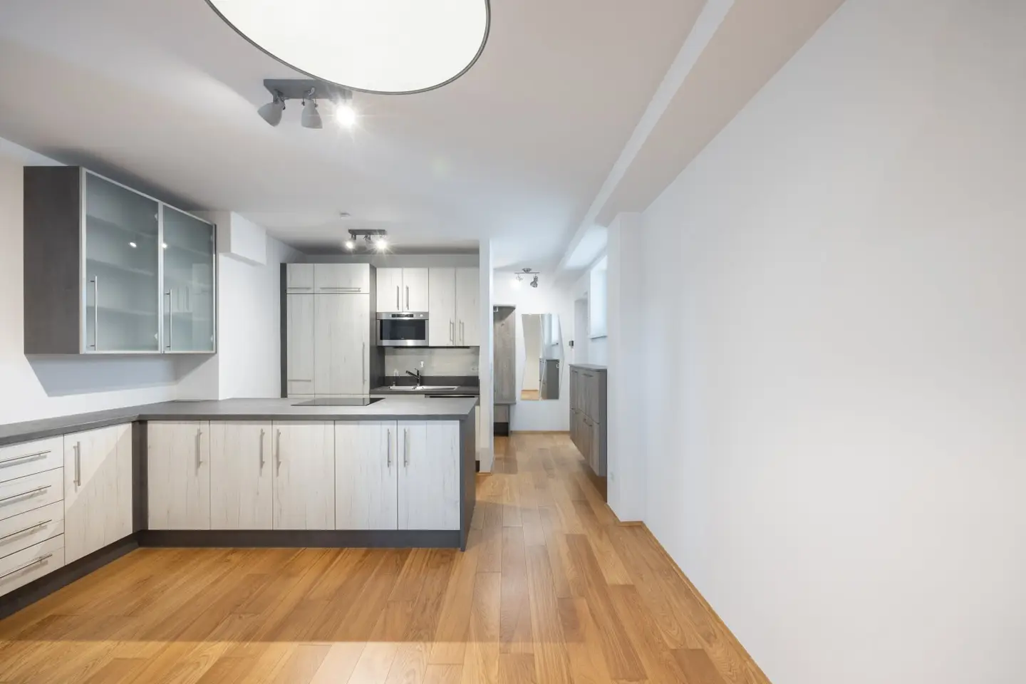 Modern 2-room apartment with nice view, underfloor heating, air source heat pump, air conditioning, elevator