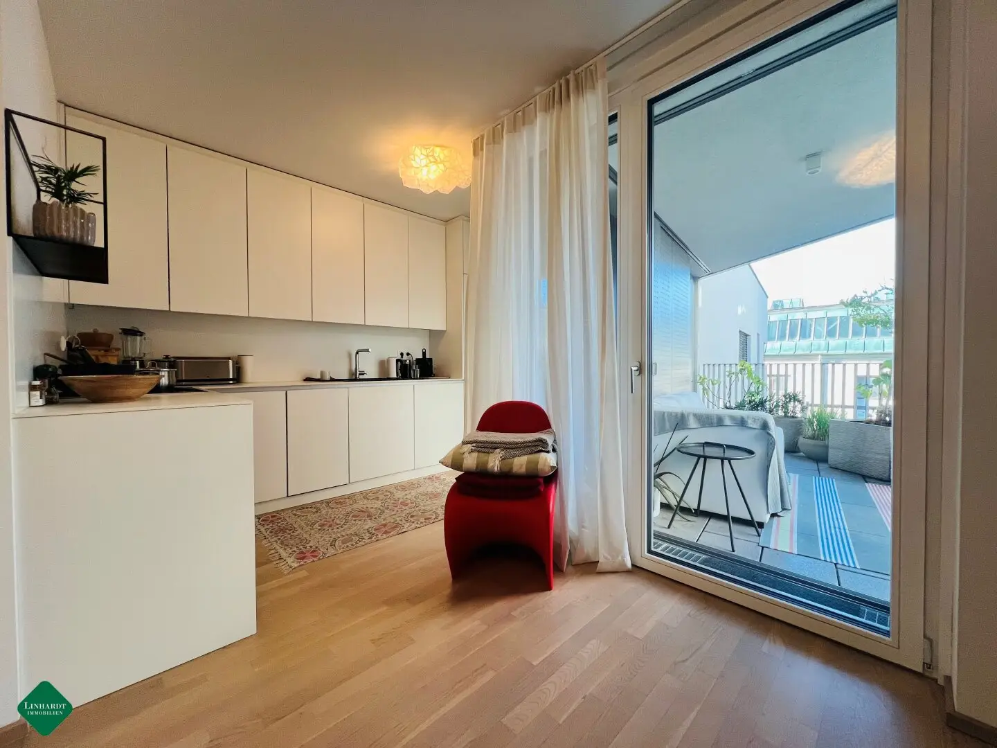 Moderne 3-Zimmerwohnung mit  Loggia und Garage
