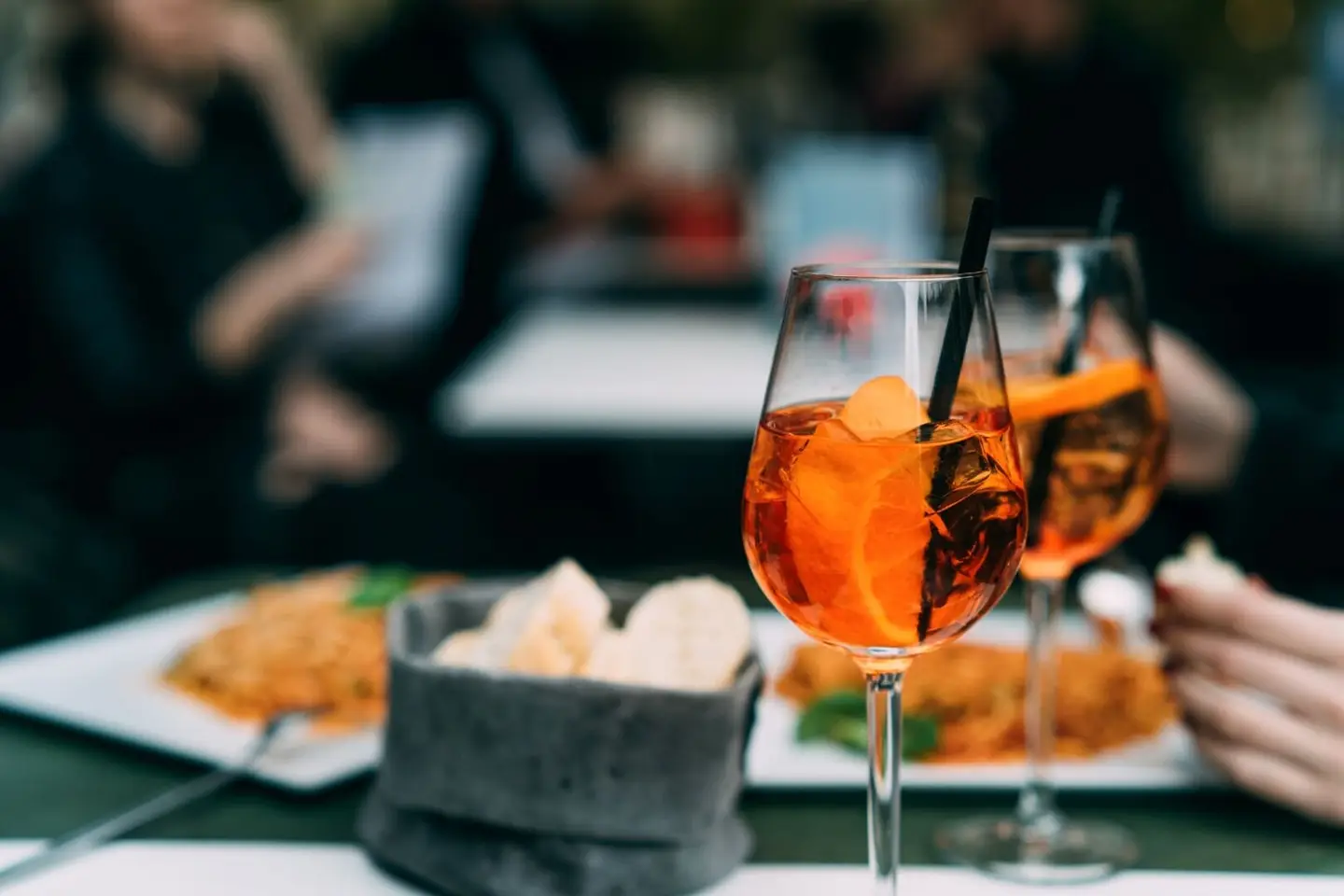 Moderner Gastronomiebetrieb mit Eventraum und Schanigarten