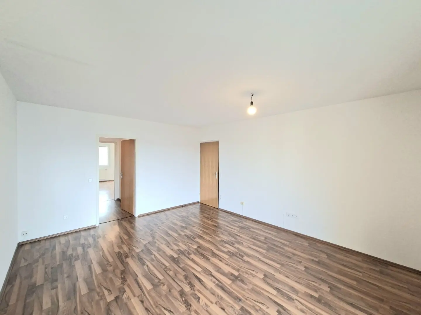 COMMISSION-FREE FROM THE OWNER! QUIET 3-ROOM WITH LOGGIA NEAR U1 OBERLAA!