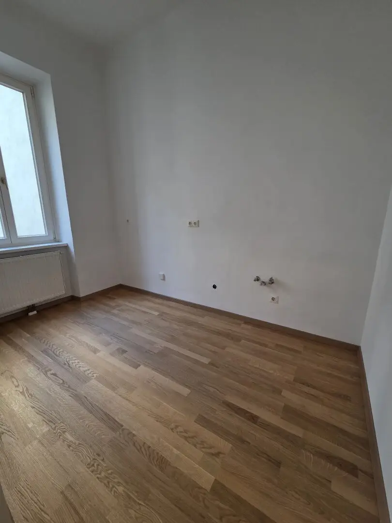 Splendid classic period apartment near subway