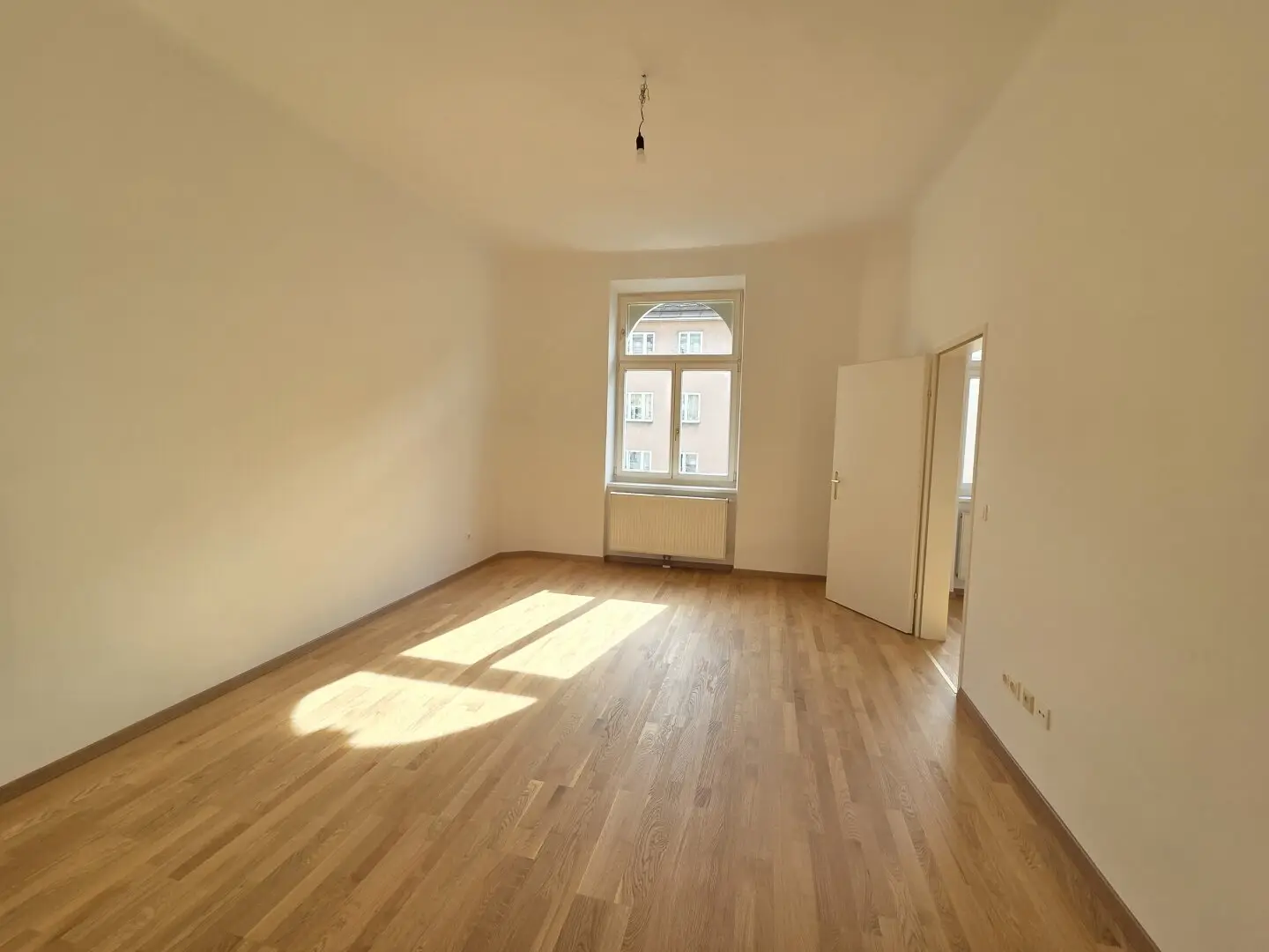 Herrliche klassische Altbauwohnung in U-Bahnnähe