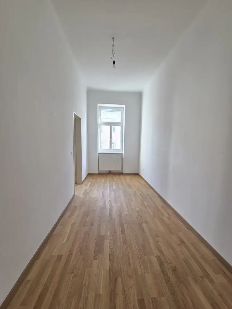 Splendid classic period apartment near subway