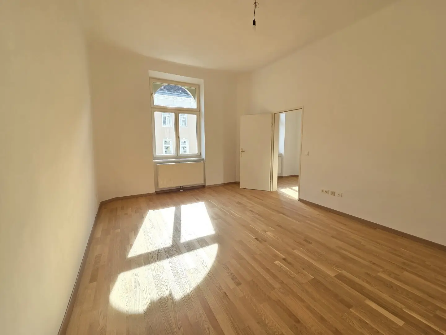 Herrliche klassische Altbauwohnung in U-Bahnnähe
