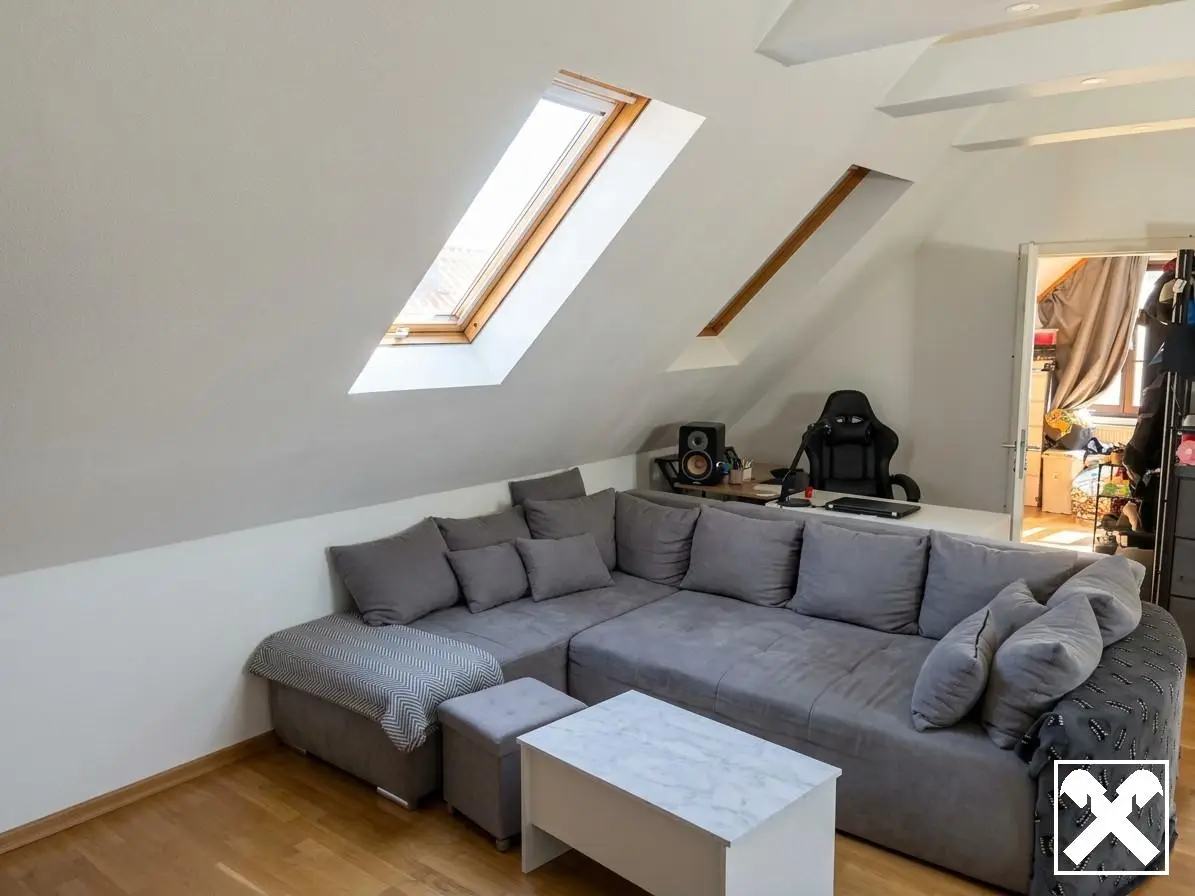 Dachgeschosswohnung mit großer Loggia in Seenähe