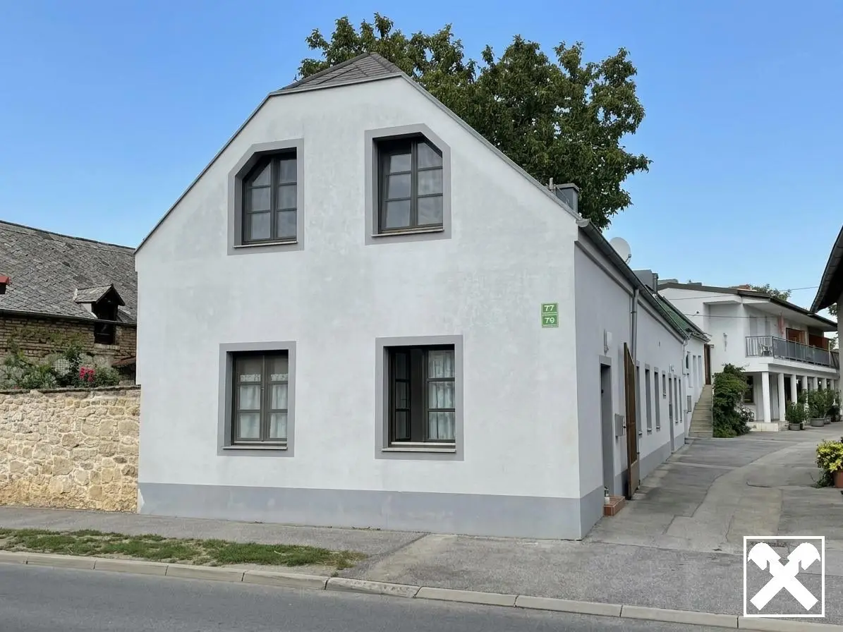 Dachgeschosswohnung mit großer Loggia in Seenähe