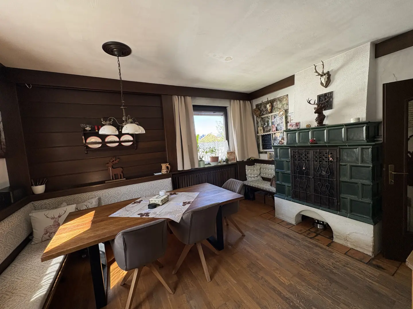 Ruhig gelegene Wohnung mit Terrasse und Doppelgarage