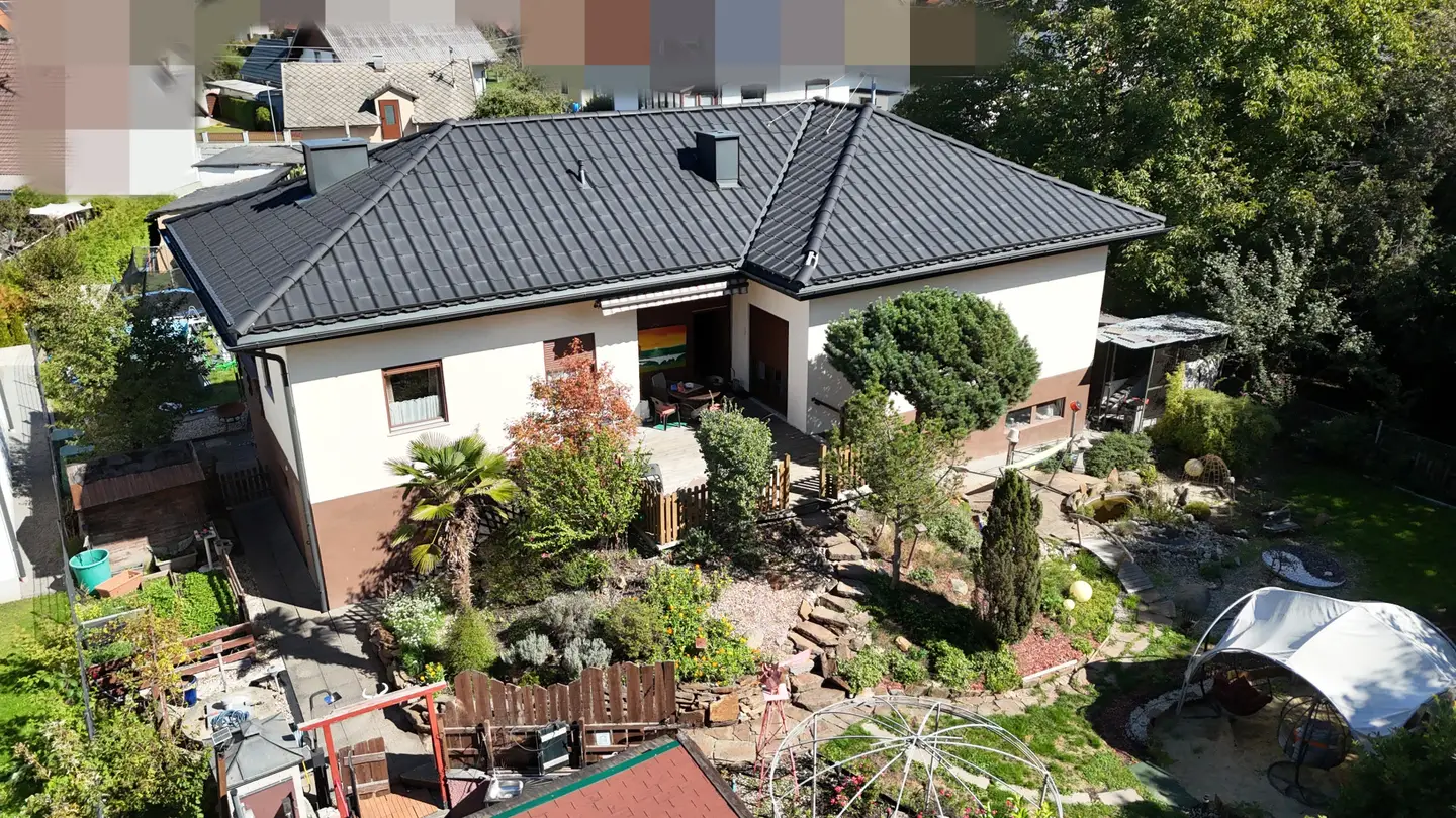 Ruhig gelegene Wohnung mit Terrasse und Doppelgarage