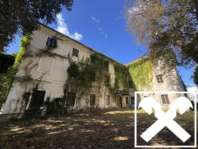 Repräsentative Wohnung im Gründerzeitstil mit großem Garten