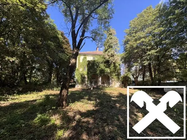Repräsentative Wohnung im Gründerzeitstil mit großem Garten