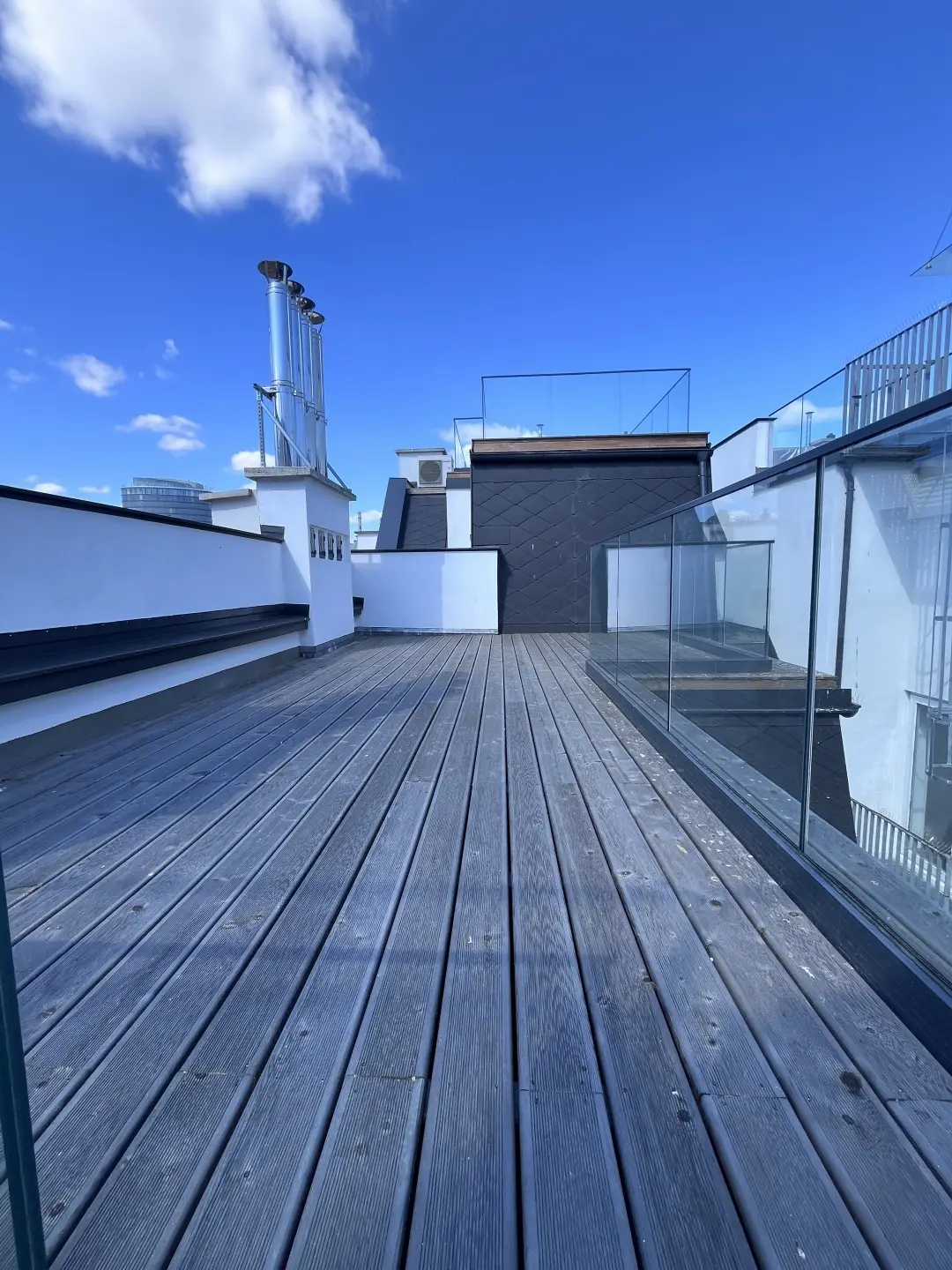 Newly completed Dachgeschosswohnung with two terraces and elevator