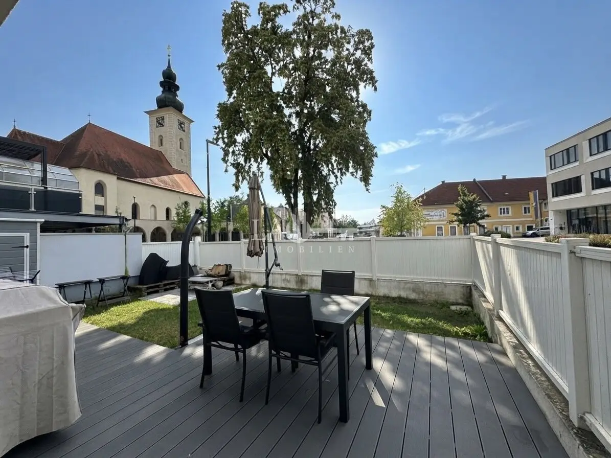 GARTENTRAUM MIT TERRASSE UND ZWEI STELLPLÄTZE IN ZENTRALER LAGE