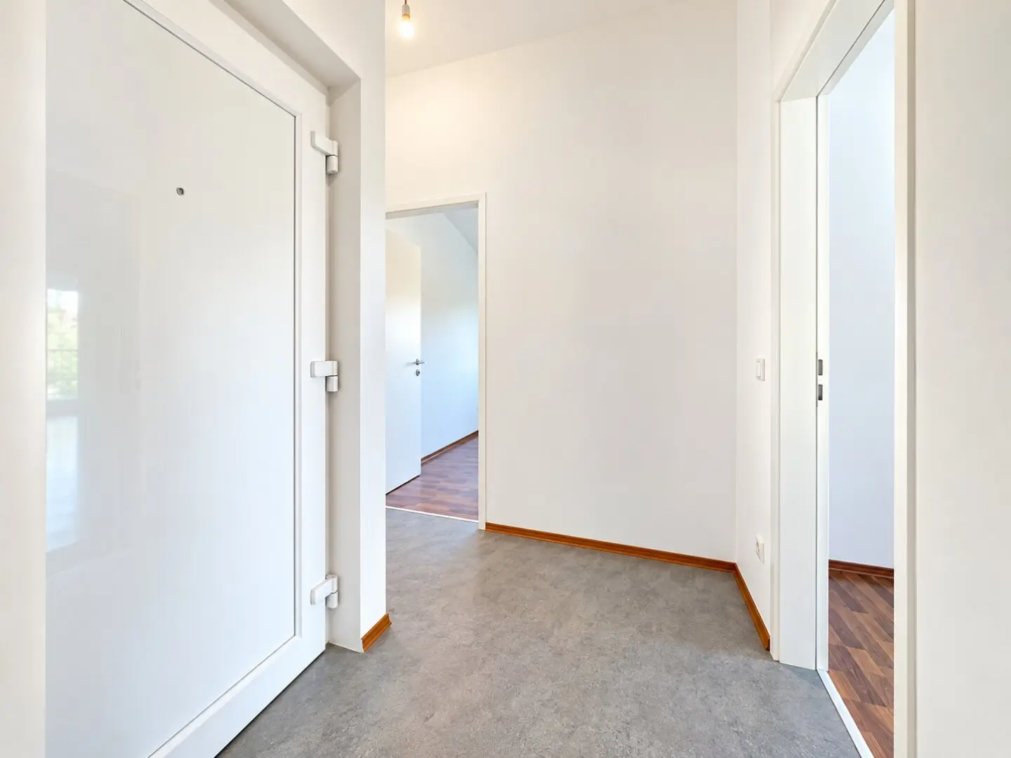 Light-filled 3-room apartment with spacious living area