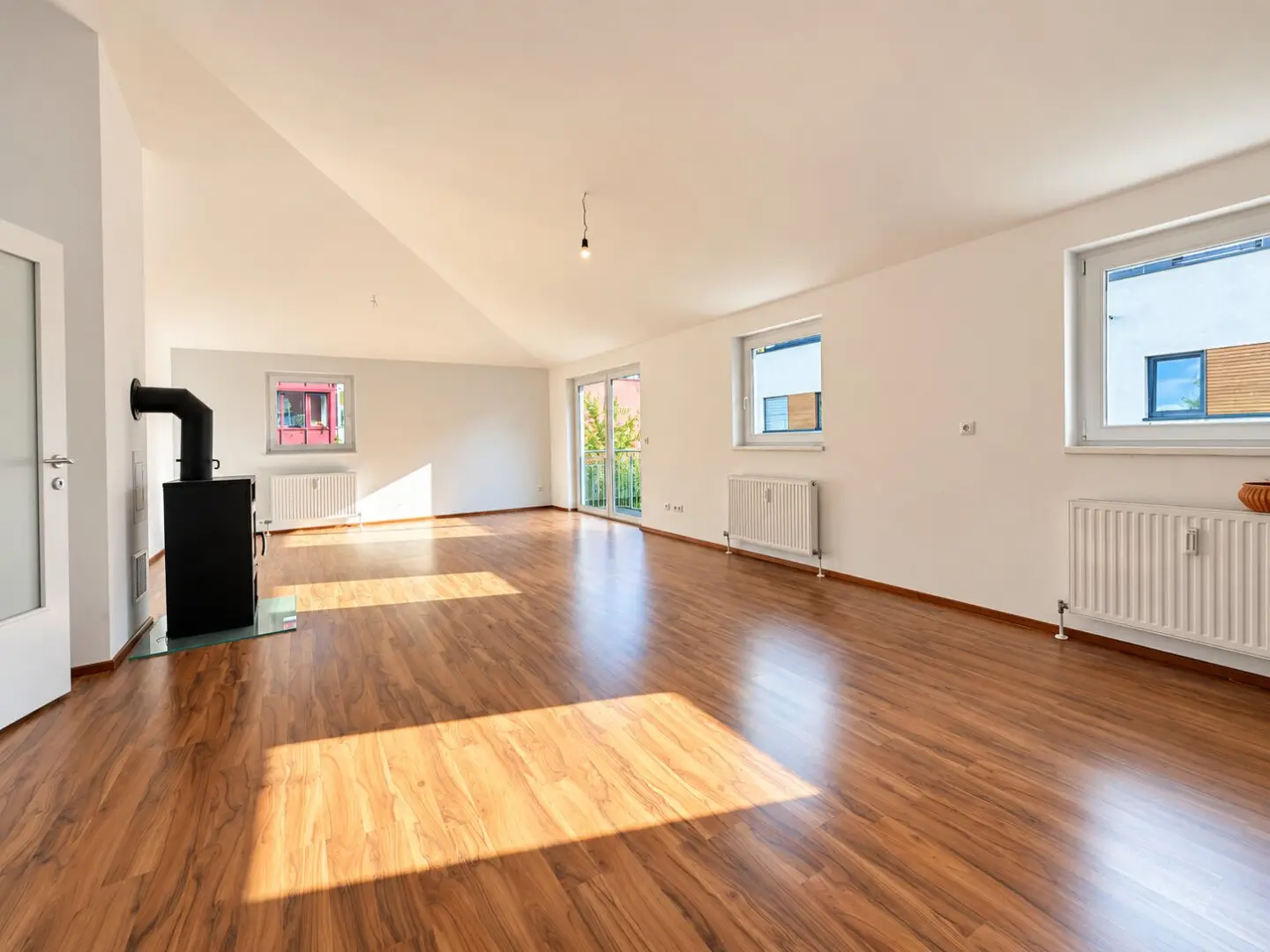 Light-filled 3-room apartment with spacious living area
