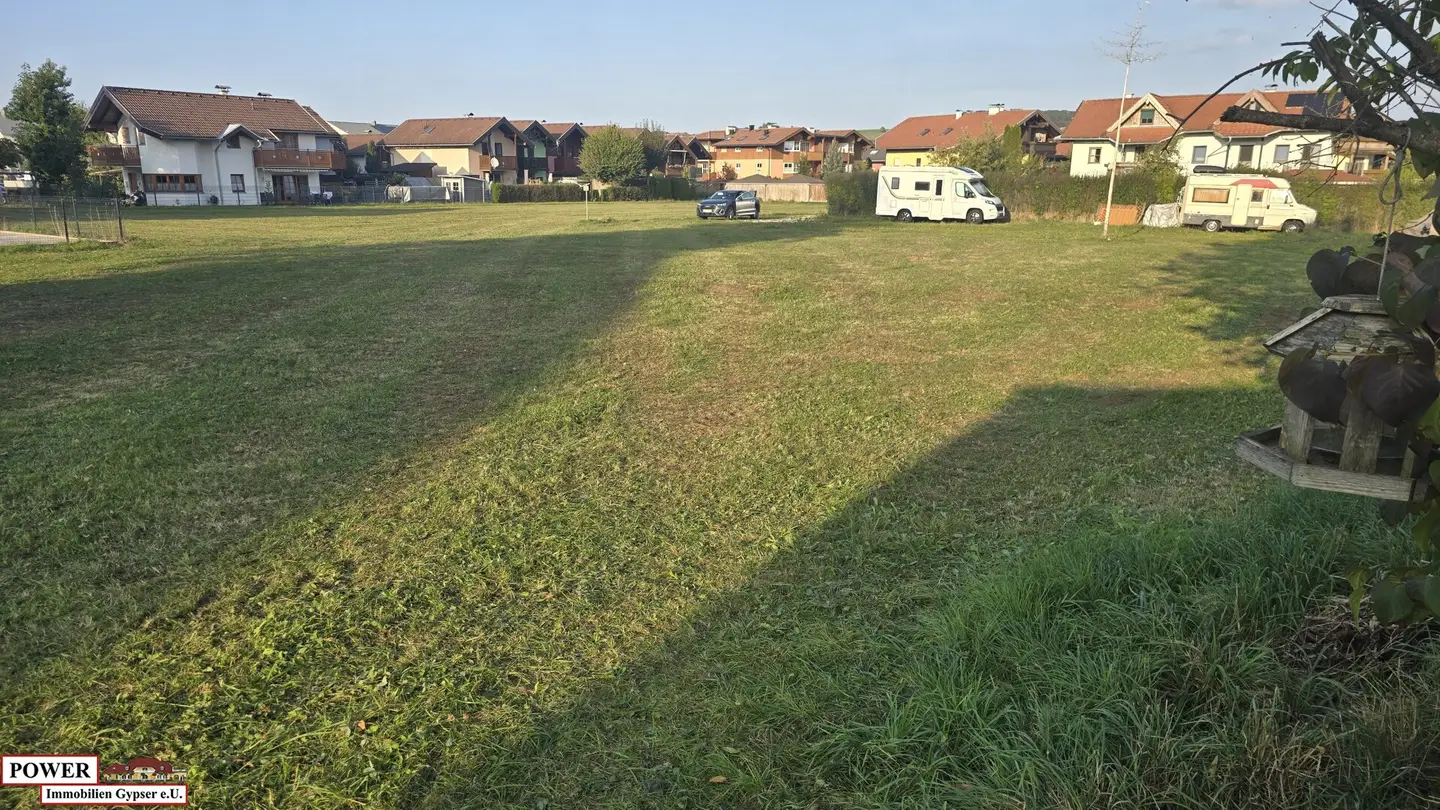 This building plot convinces with comprehensive infrastructure and excellent transport connections