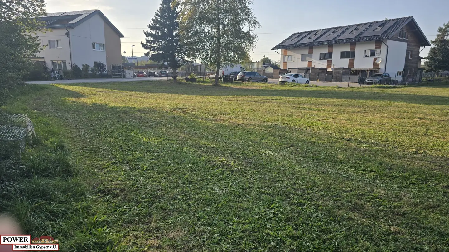 This building plot convinces with comprehensive infrastructure and excellent transport connections