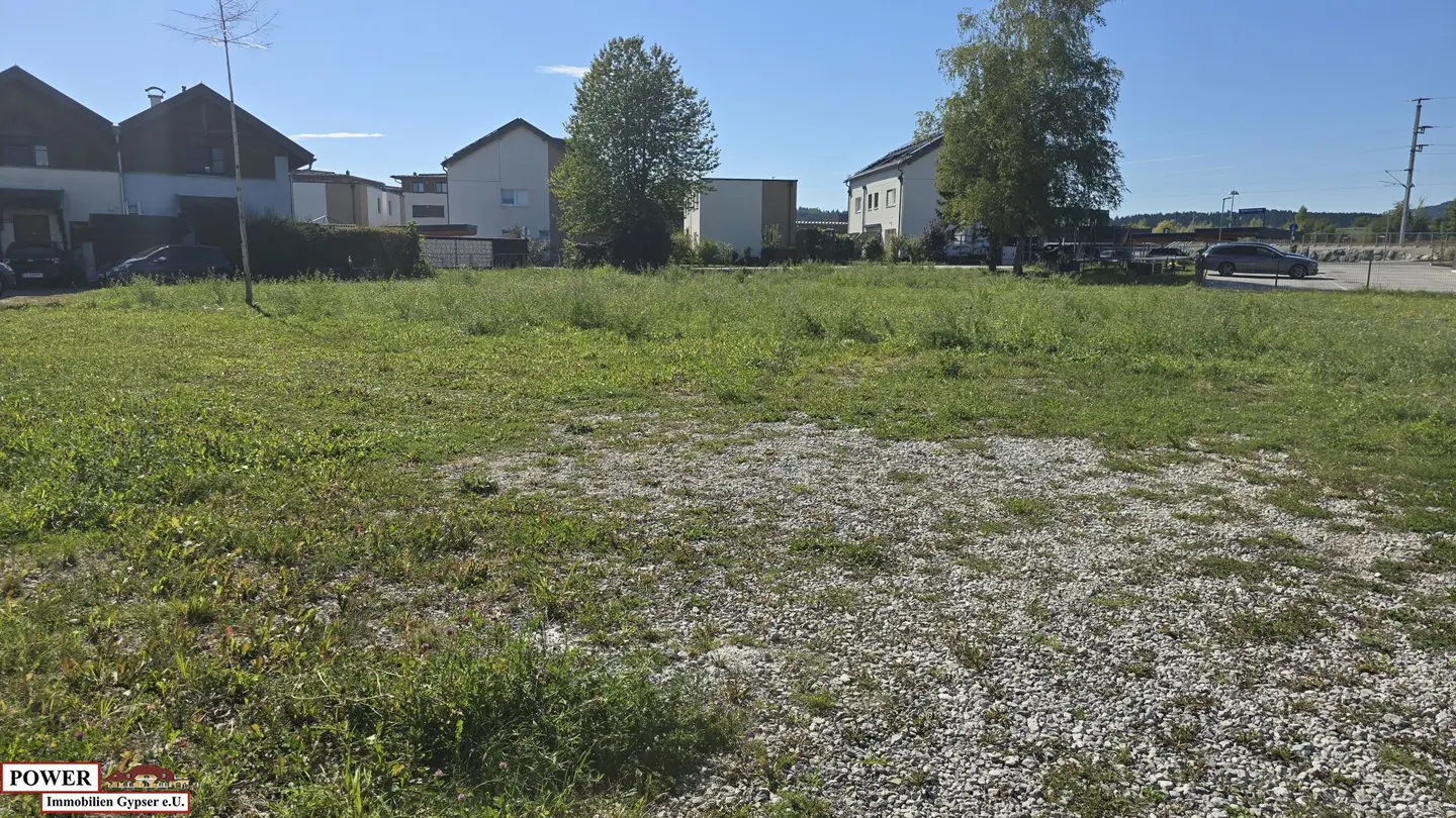 This building plot convinces with comprehensive infrastructure and excellent transport connections