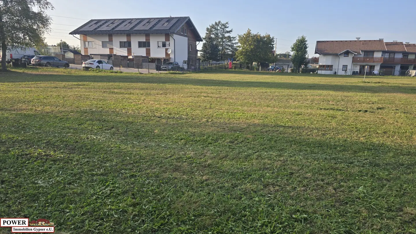 This building plot convinces with comprehensive infrastructure and excellent transport connections
