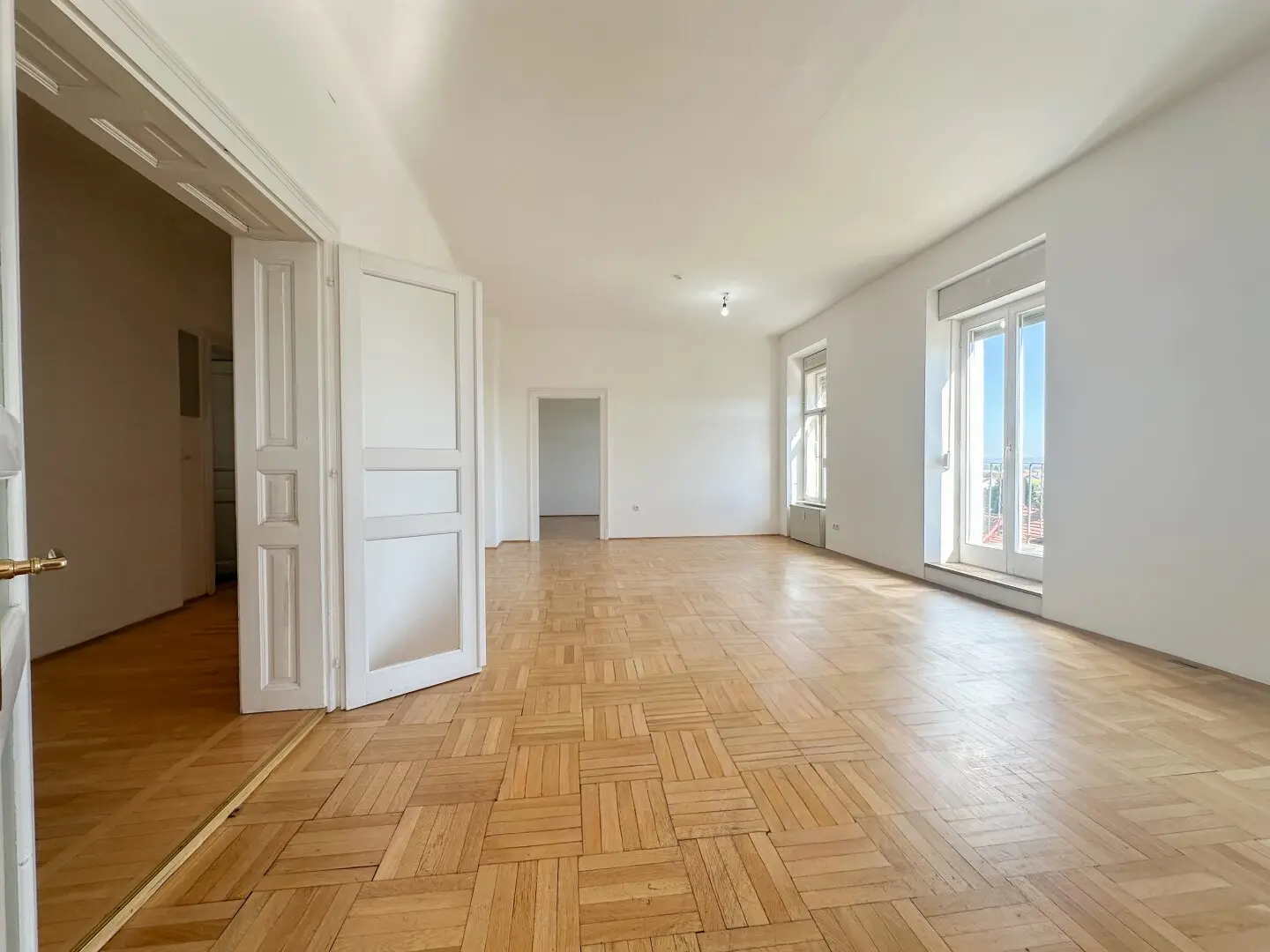 *** 122 m² to Fall in Love With *** – Your new family home with exceptionally ample space | 2 balconies and parking space