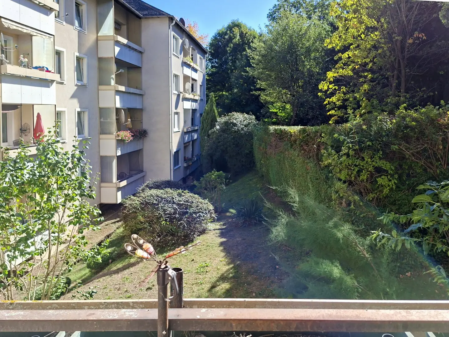 Partly renovated apartment with balcony in green quiet location
