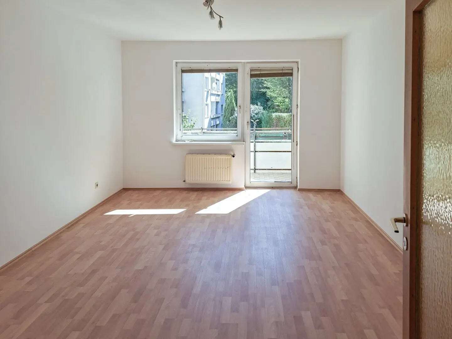 Partly renovated apartment with balcony in green quiet location