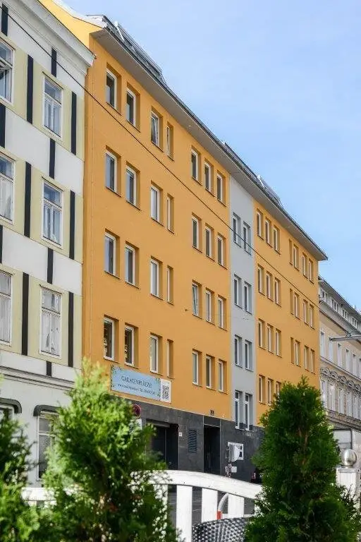 Like-new 2-room apartment near Westbahnhof - balcony, garage, subway