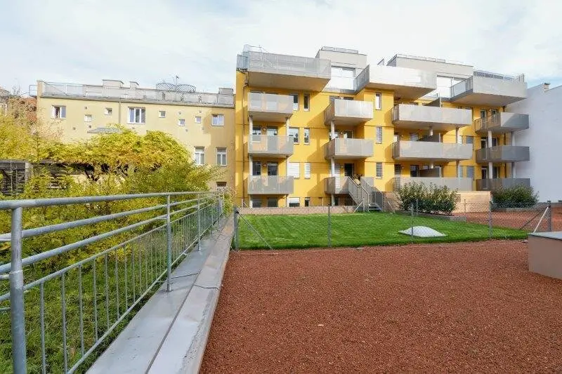 Like-new 2-room apartment near Westbahnhof - balcony, garage, subway