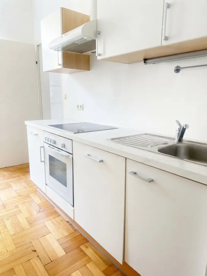 Beautiful 3-room period apartment near Augarten