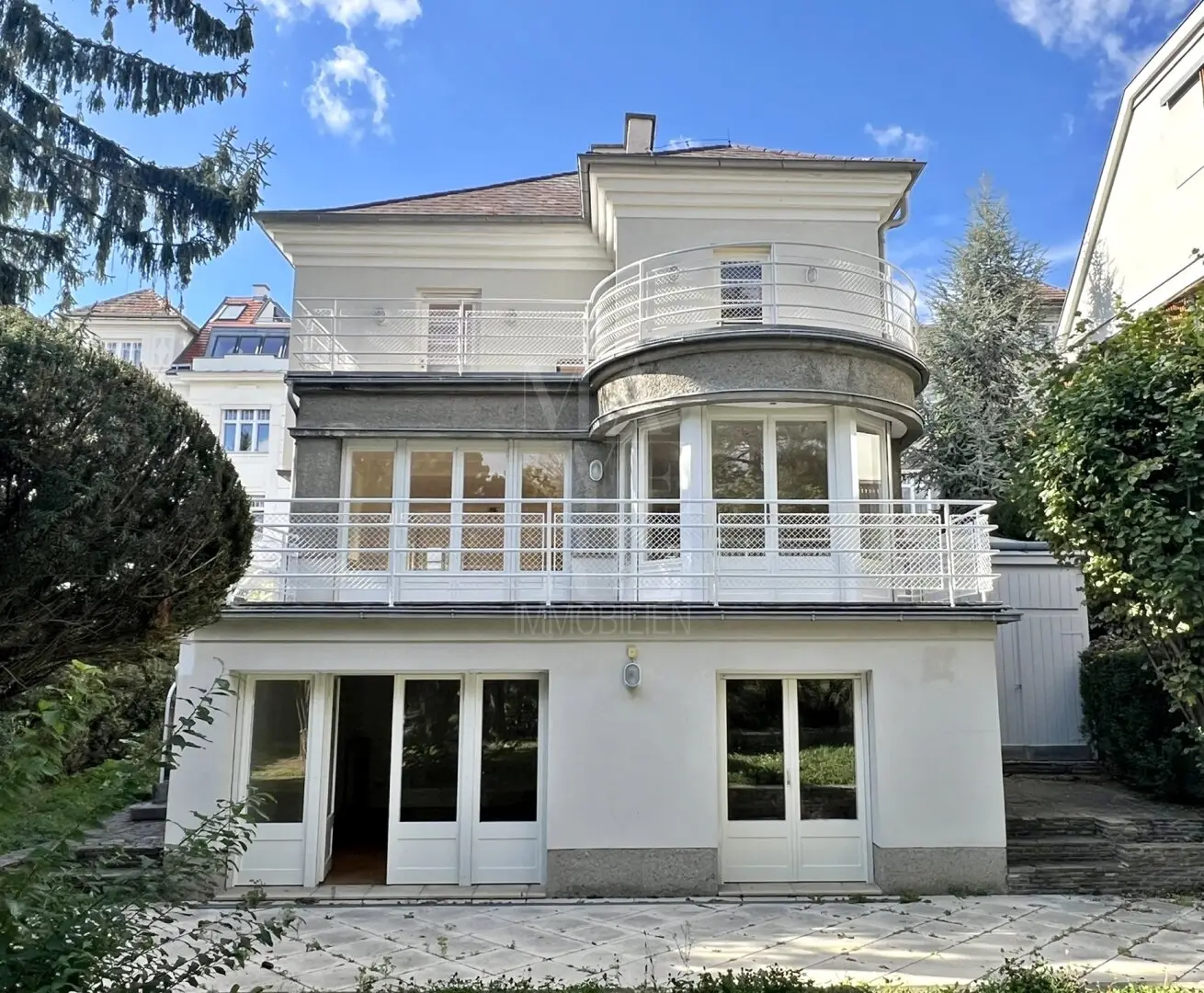 Repräsentative Villa mit Terrassen und 300 m² Garten