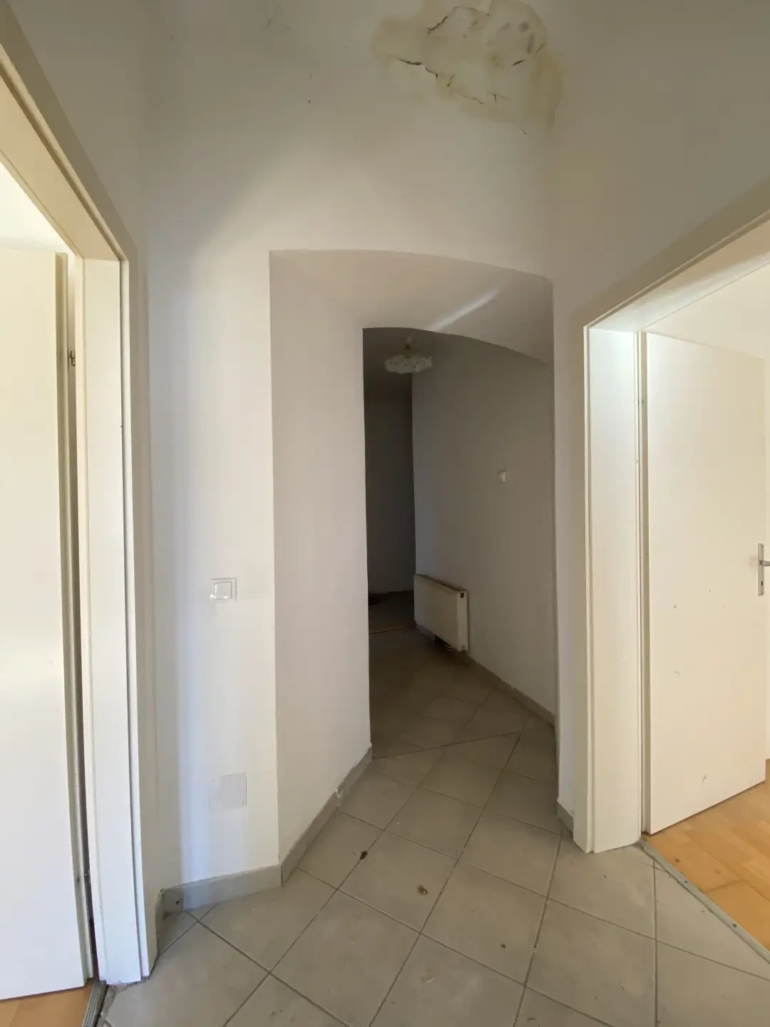 Stately and spacious Altbauwohnung near Tivoli