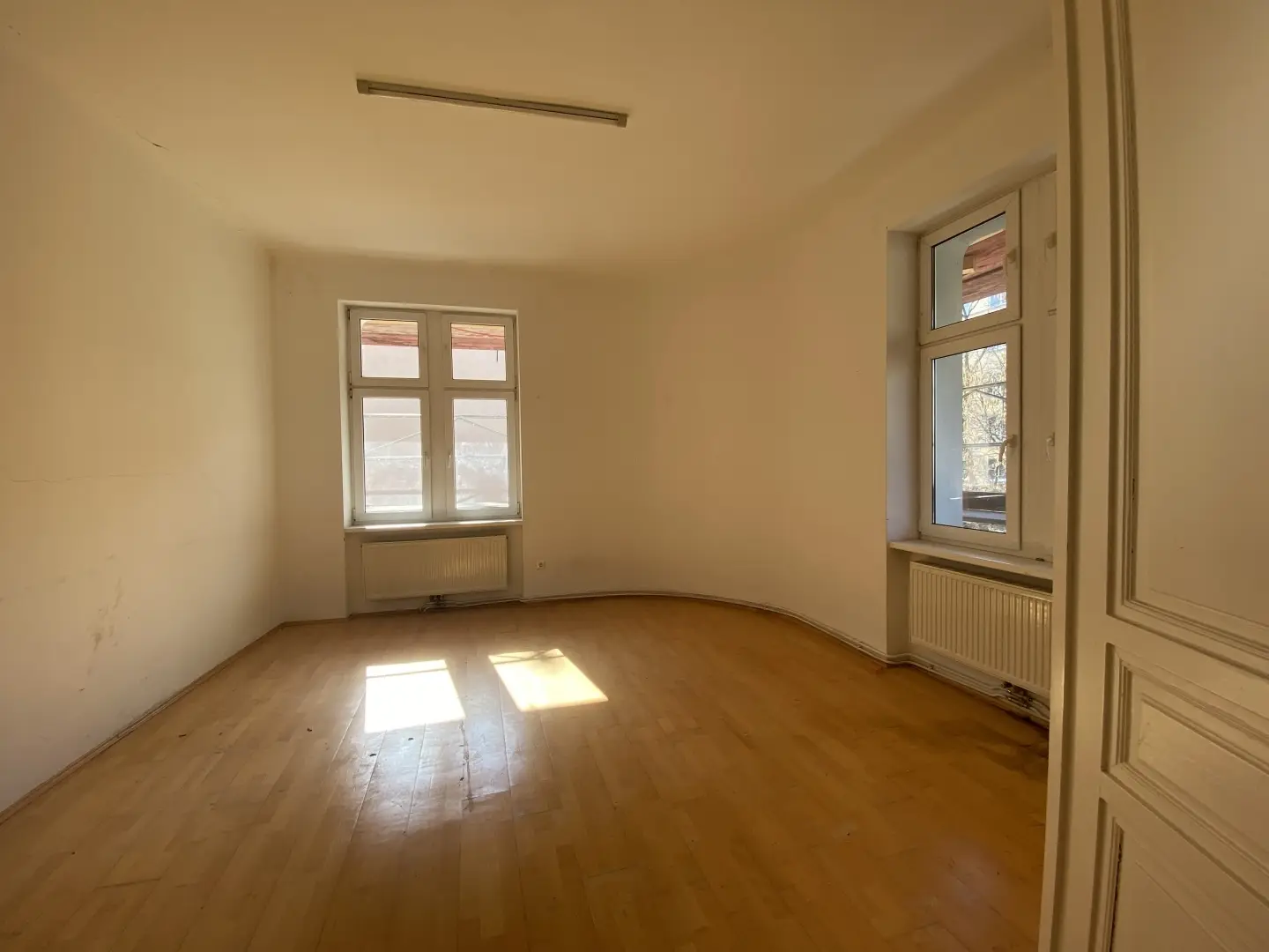 Stately and spacious Altbauwohnung near Tivoli