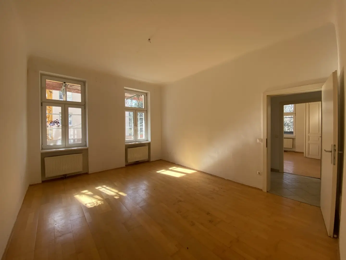 Stately and spacious Altbauwohnung near Tivoli