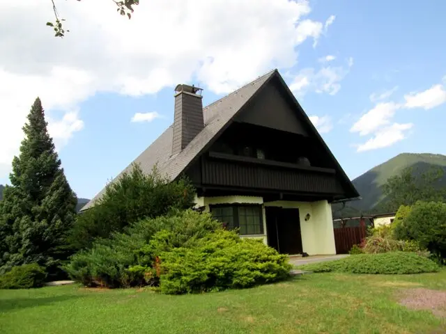 Ansprechendes Landhaus in Puchberg am Schneeberg mit großem, gepflegten Garten!