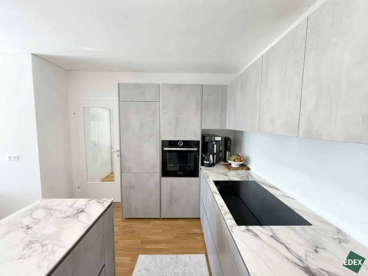Hochwertig ausgestattete Eigentumswohnung mit Balkon, Klimaanlage & Dachpool