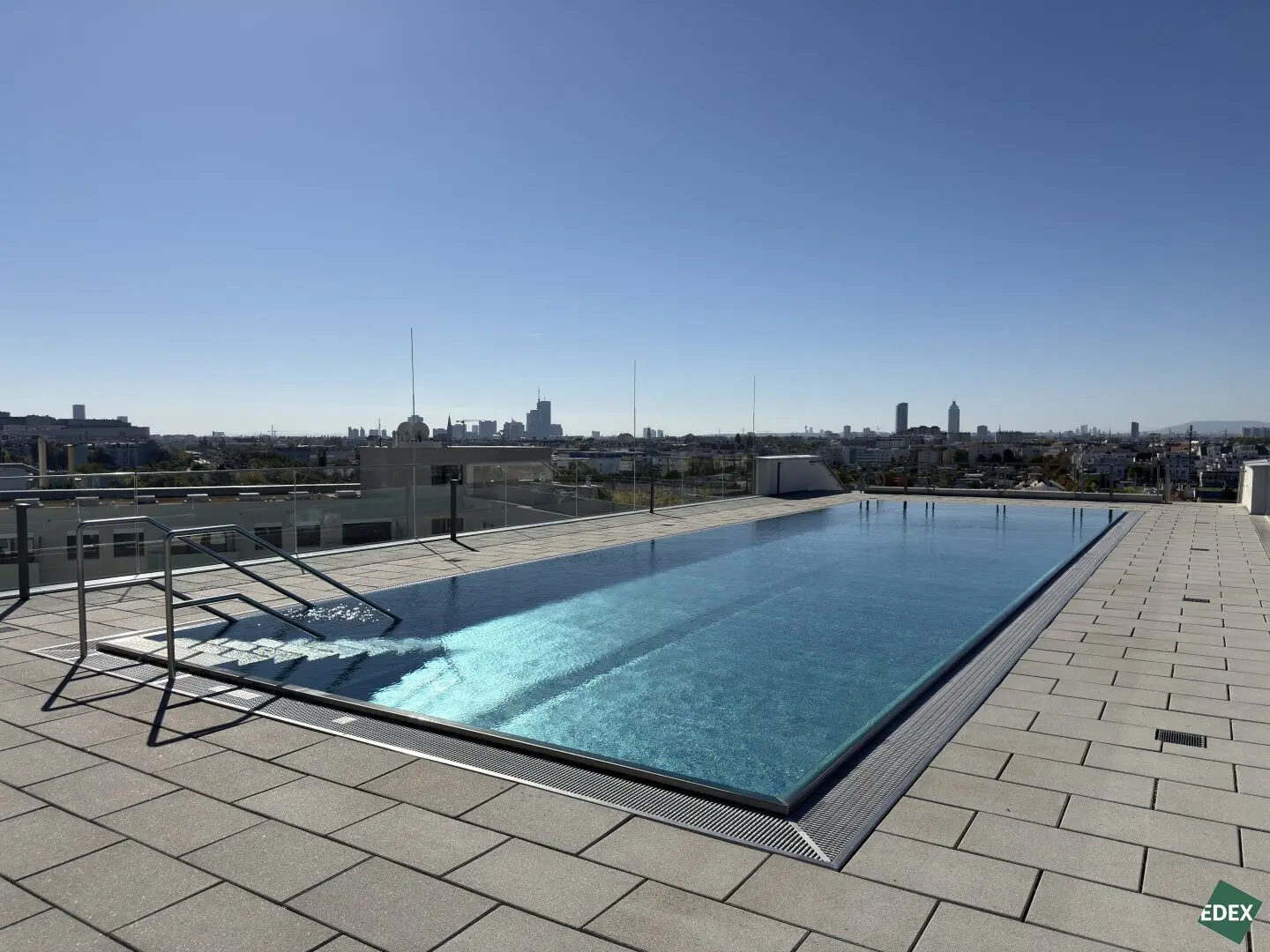 Hochwertig ausgestattetes Wohnen mit Pool, Balkon &amp; Klima!